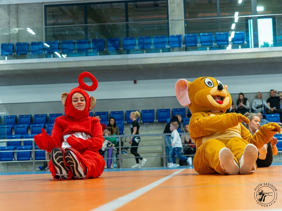 Hala na Skałce pełna energii. Za nami charytatywny dzień fitness w Świętochłowicach / fot. Piotr Sasyków Fotografia