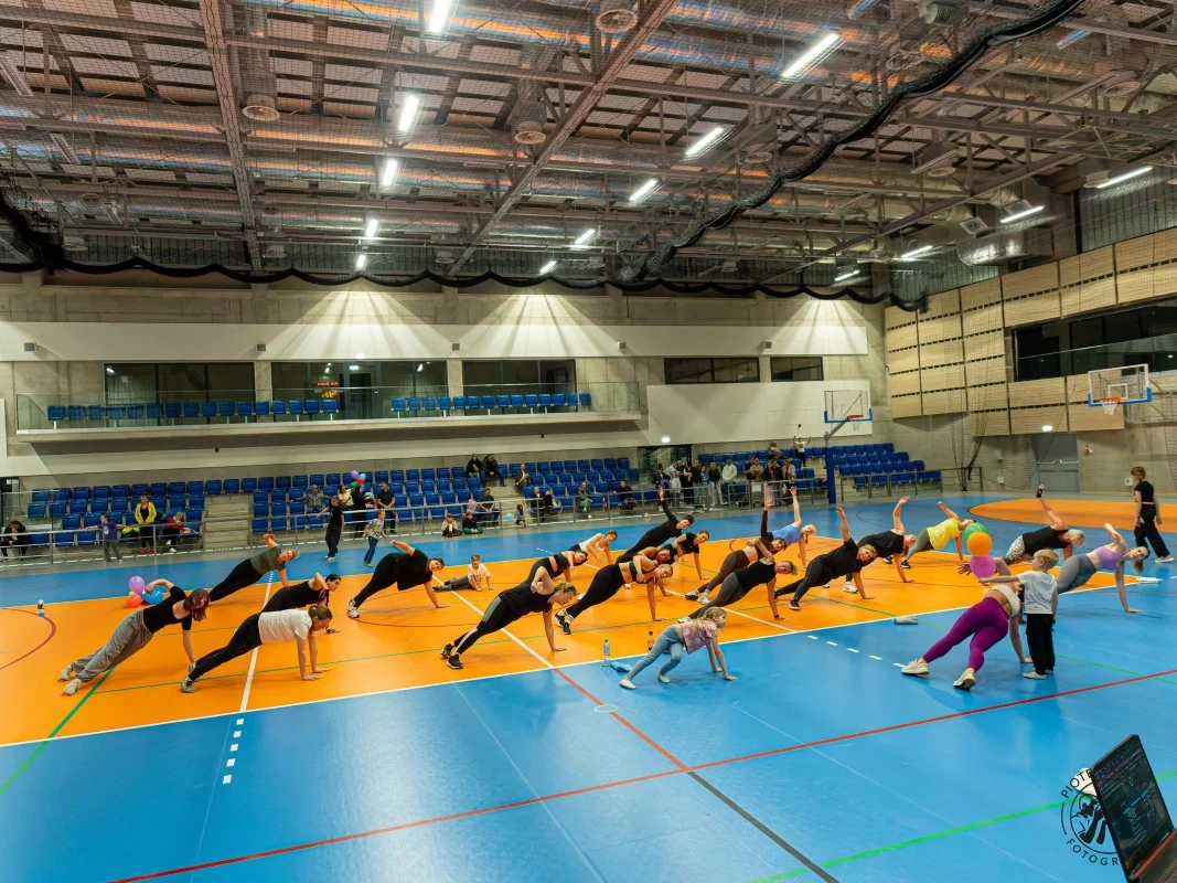 Hala na Skałce pełna energii. Za nami charytatywny dzień fitness w Świętochłowicach / fot. Piotr Sasyków Fotografia