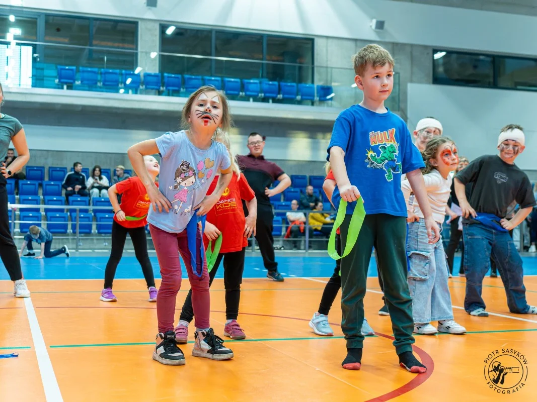 Hala na Skałce pełna energii. Za nami charytatywny dzień fitness w Świętochłowicach / fot. Piotr Sasyków Fotografia