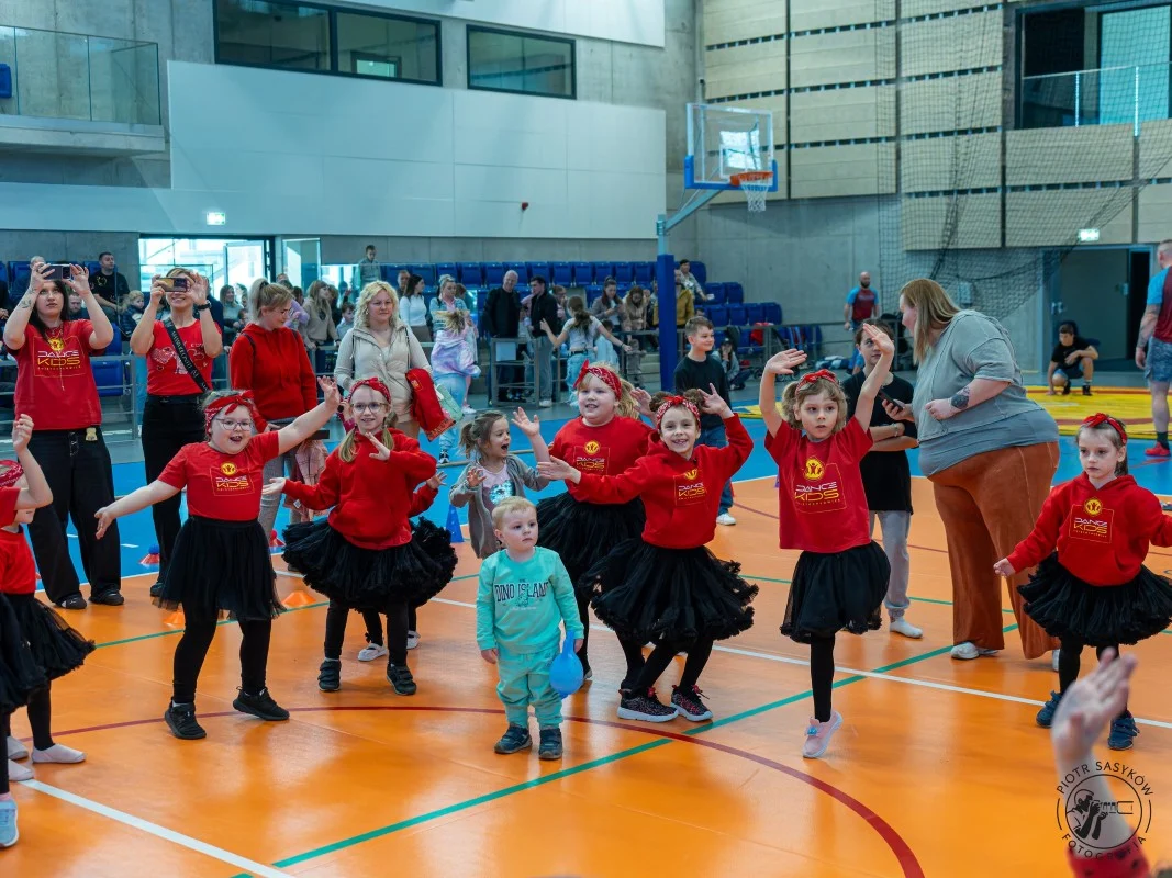 Hala na Skałce pełna energii. Za nami charytatywny dzień fitness w Świętochłowicach / fot. Piotr Sasyków Fotografia