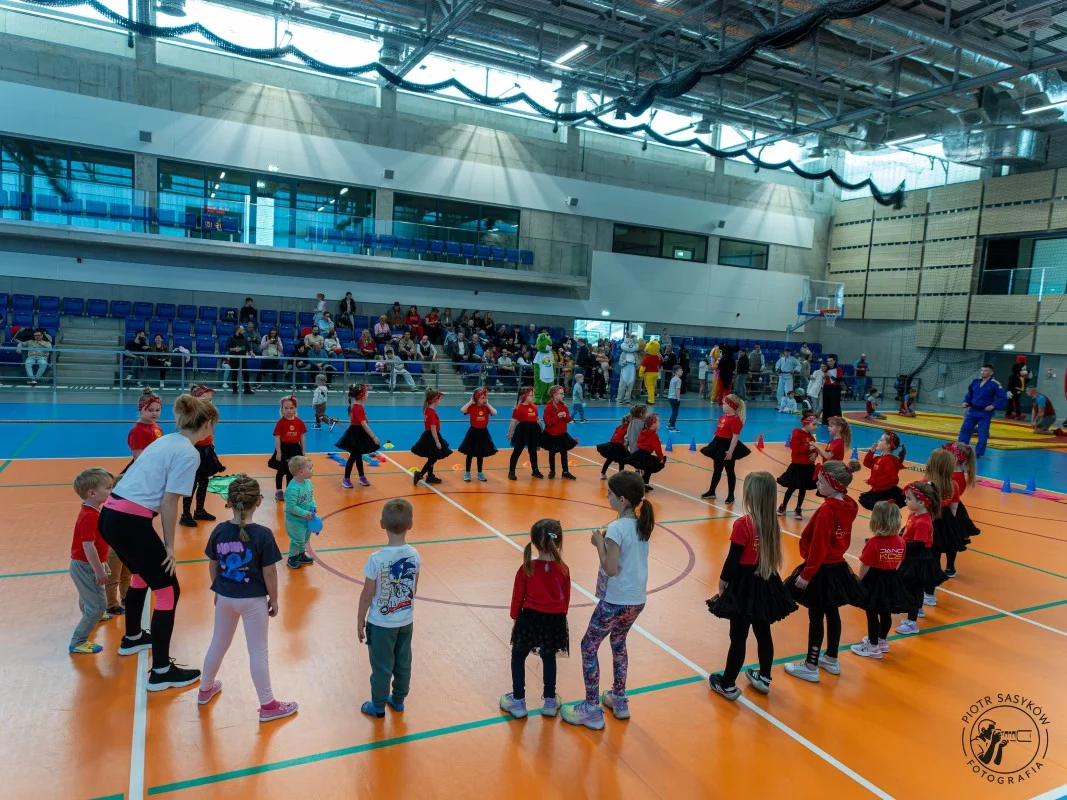 Hala na Skałce pełna energii. Za nami charytatywny dzień fitness w Świętochłowicach / fot. Piotr Sasyków Fotografia