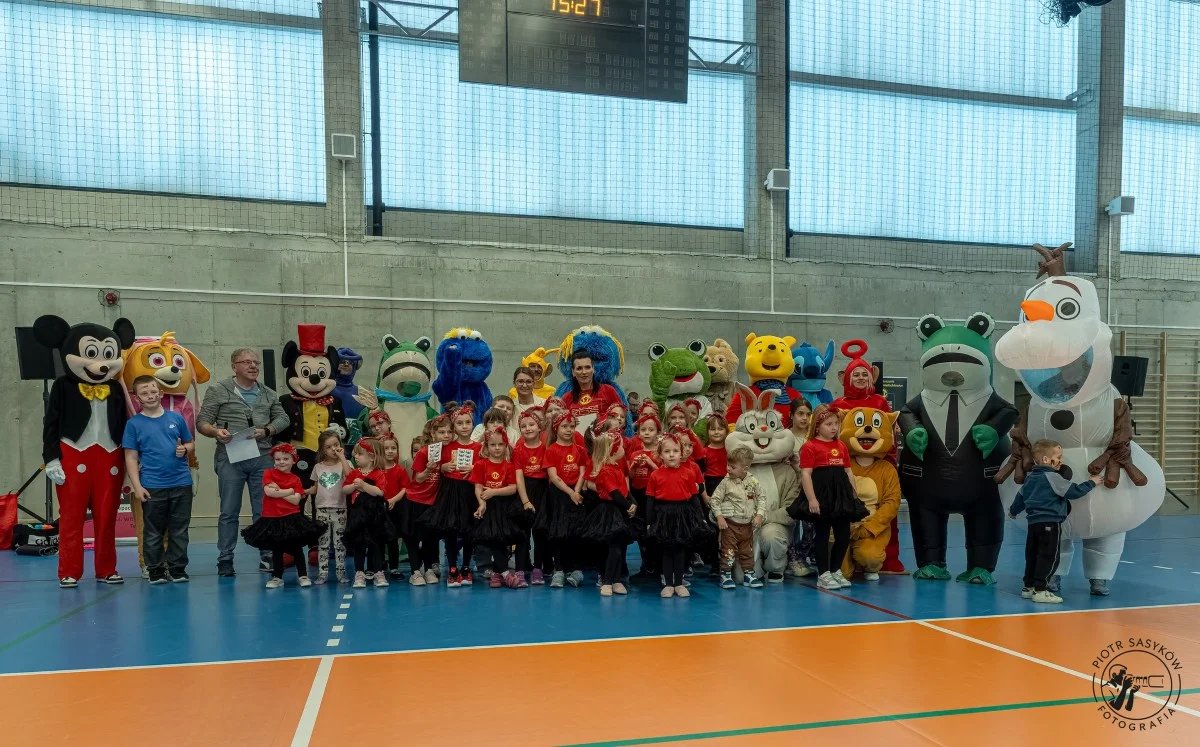 Hala na Skałce pełna energii. Za nami charytatywny dzień fitness w Świętochłowicach / fot. Piotr Sasyków Fotografia