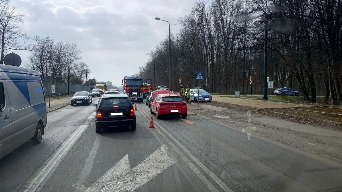 Potrącenie na przejściu w Świętochłowicach. 76-letnia piesza trafiła do szpitala