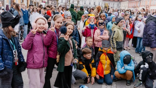 Wiosna przyszła na Rynek w Mikołowie wcześniej. Były tańce seniorów i Legalne Wagary