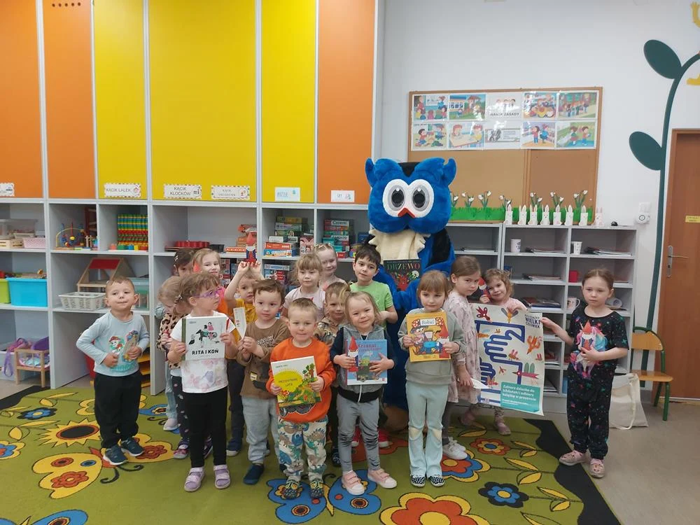 Sowa Czytusia odwiedziła przedszkolaki ze Zgonia