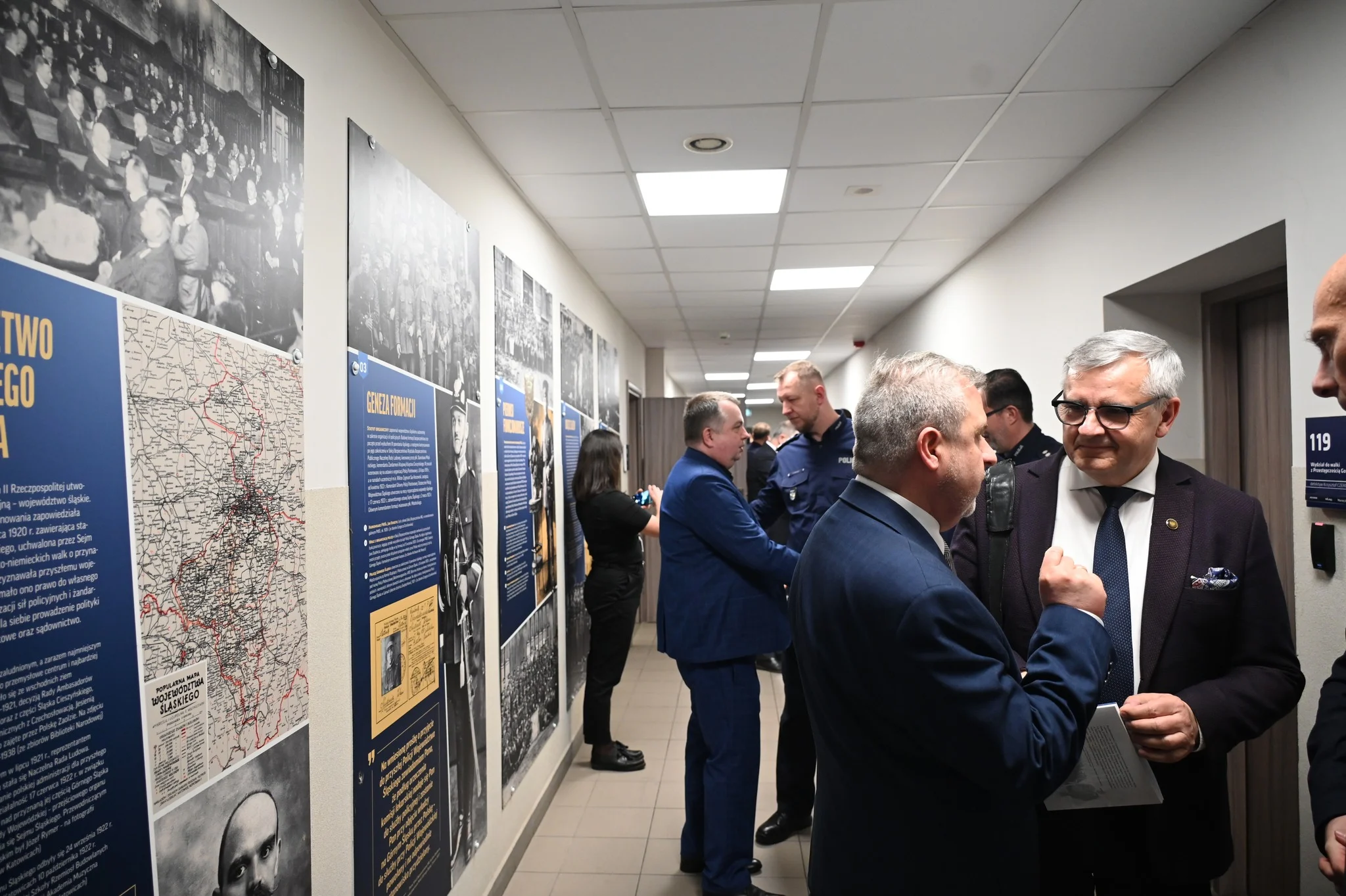 W Rudzie Śląskiej otwarto wystawę o historii policji i etosie munduru