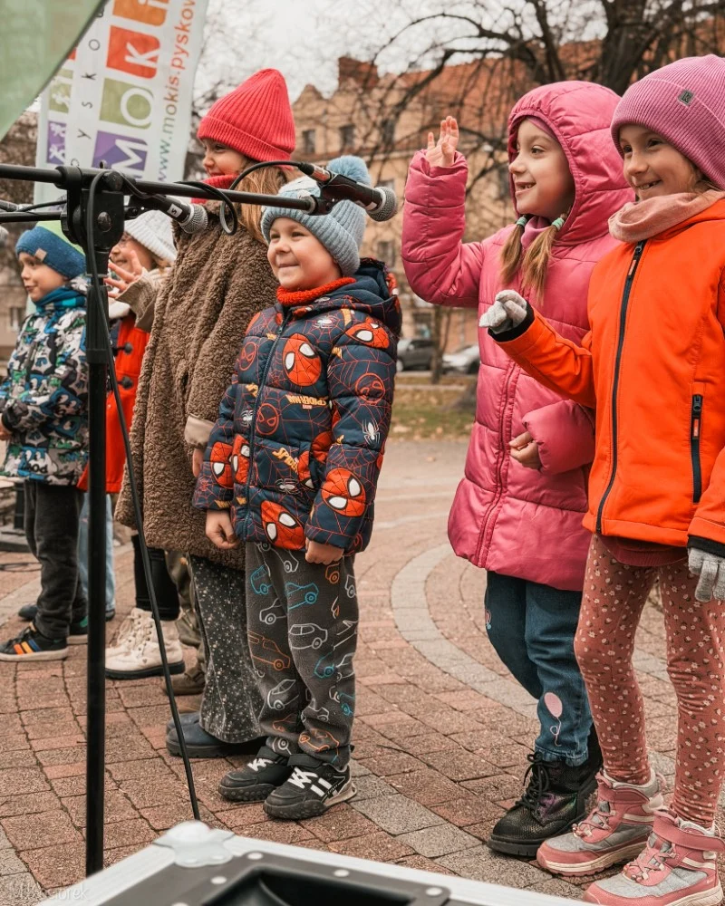 Chłód nie przeszkodził zabawie! Pyskowice świętowały na Jarmarku Wielkanocnym / fot. UM Pyskowice FB