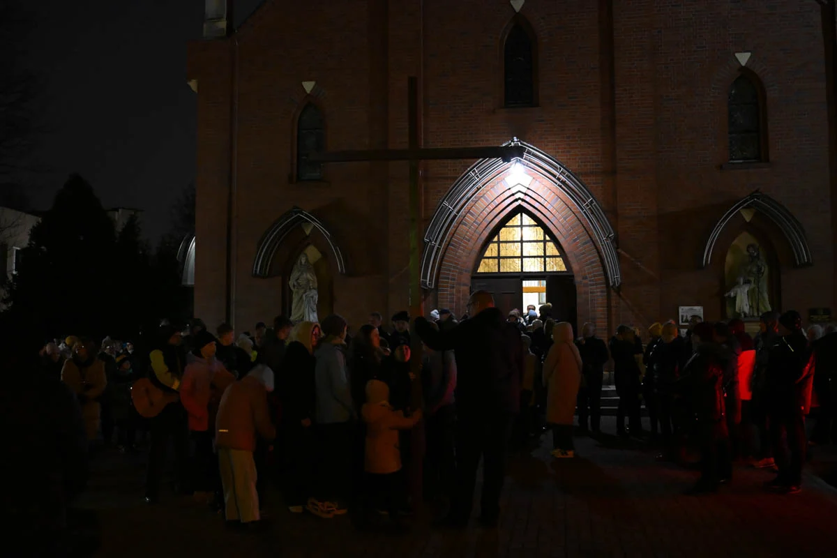 Wierni przeszli w Drogach Krzyżowych ulicami Rudy Śląskiej / fot. Marek Faber