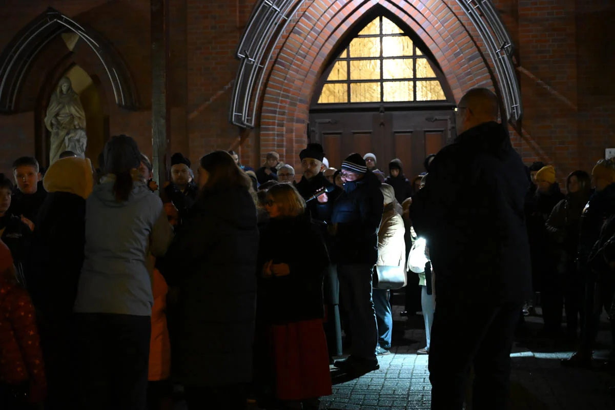 Wierni przeszli w Drogach Krzyżowych ulicami Rudy Śląskiej / fot. Marek Faber