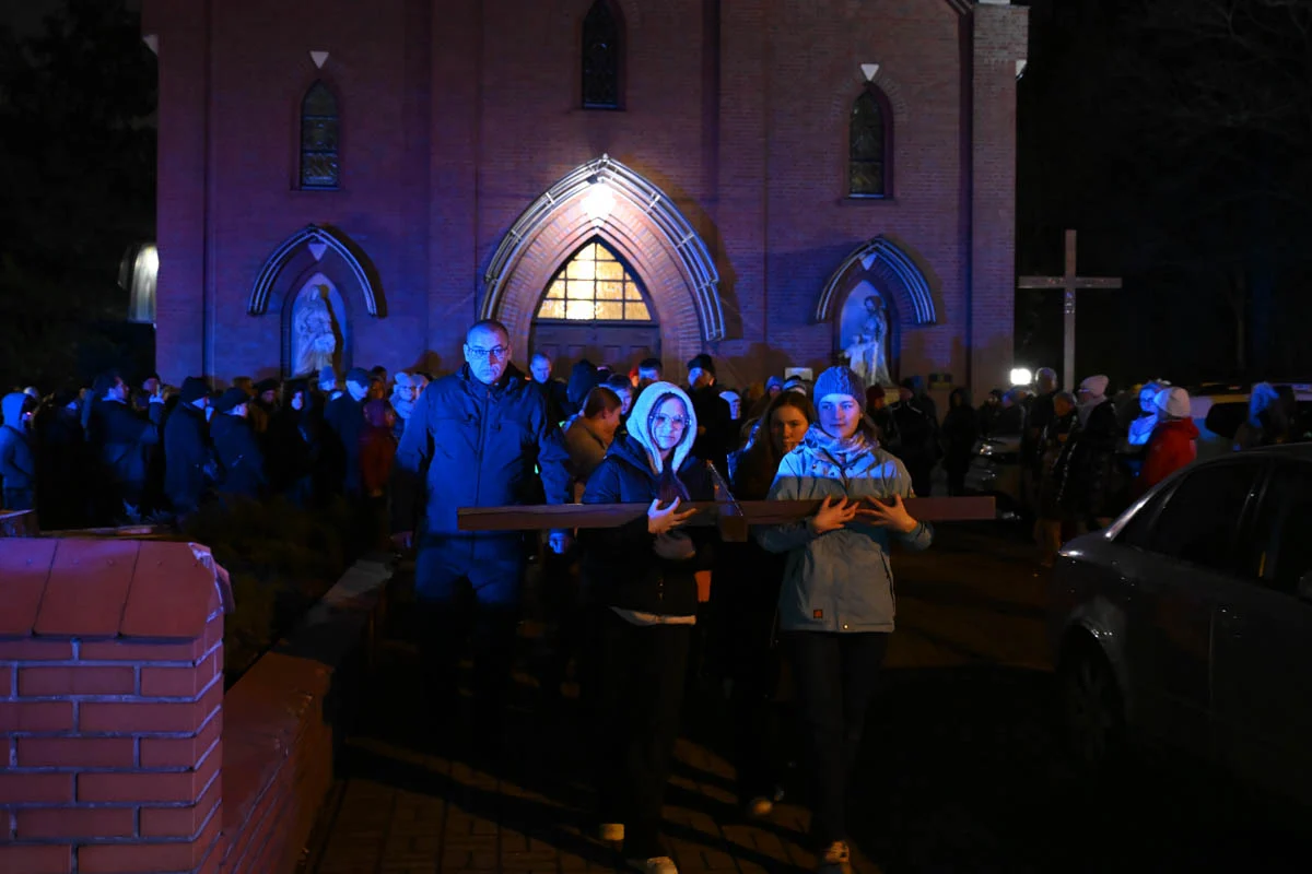 Wierni przeszli w Drogach Krzyżowych ulicami Rudy Śląskiej / fot. Marek Faber