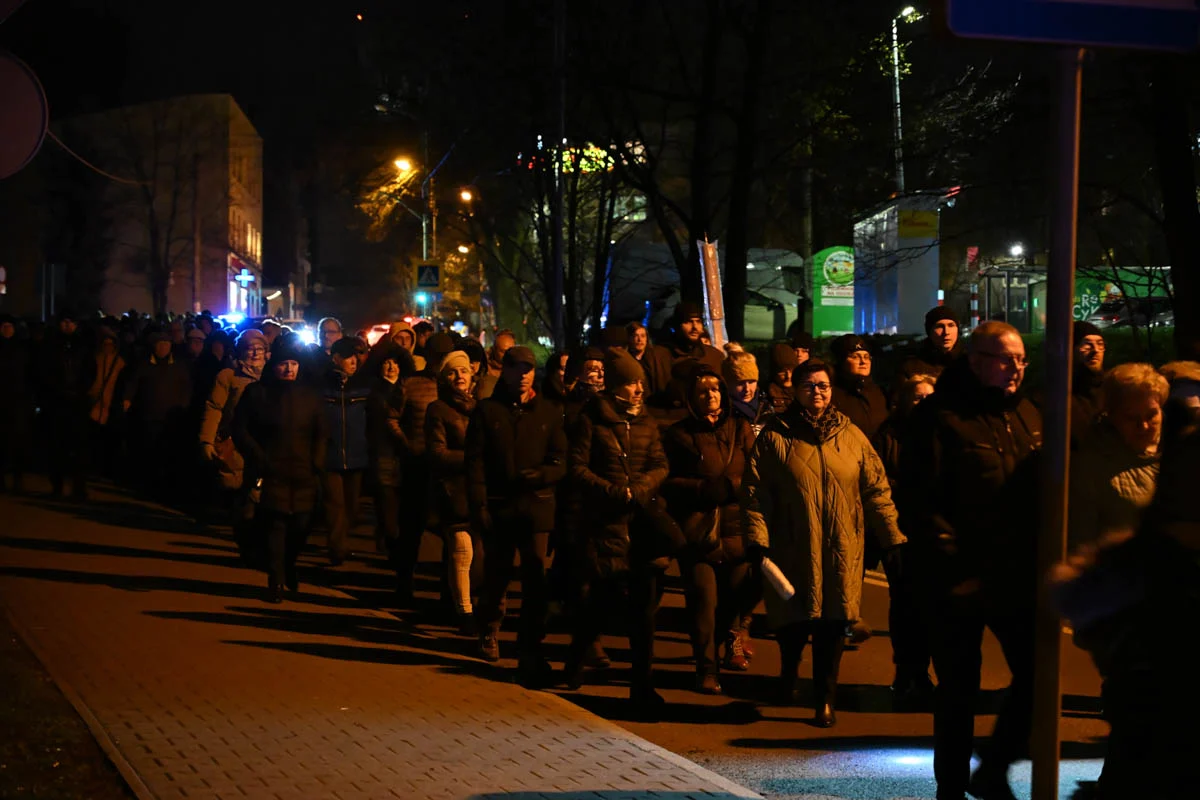 Wierni przeszli w Drogach Krzyżowych ulicami Rudy Śląskiej / fot. Marek Faber