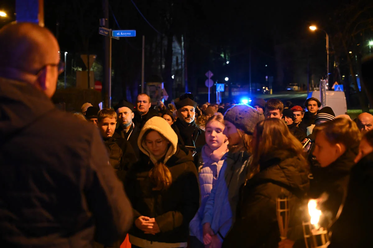 Wierni przeszli w Drogach Krzyżowych ulicami Rudy Śląskiej / fot. Marek Faber