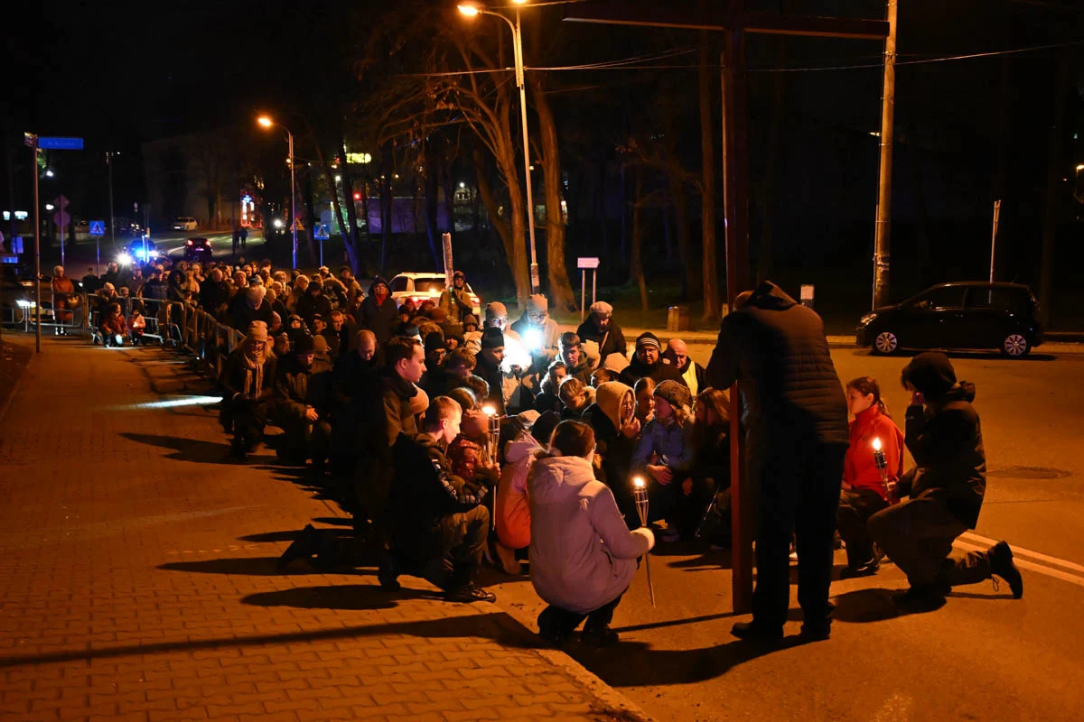 Wierni przeszli w Drogach Krzyżowych ulicami Rudy Śląskiej / fot. Marek Faber