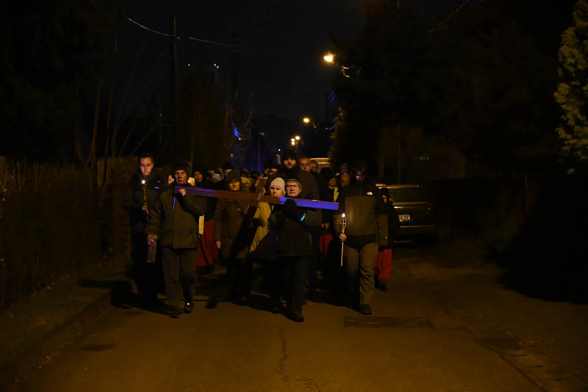 Wierni przeszli w Drogach Krzyżowych ulicami Rudy Śląskiej / fot. Marek Faber