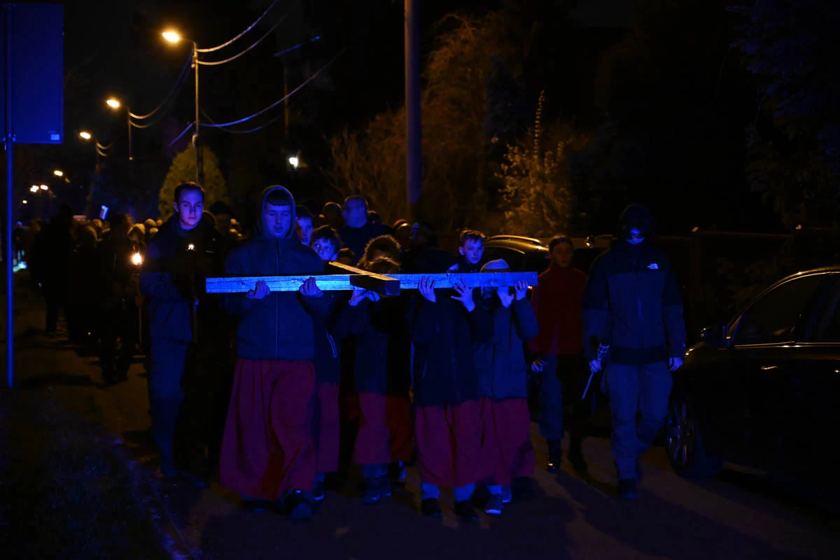 Wierni przeszli w Drogach Krzyżowych ulicami Rudy Śląskiej / fot. Marek Faber