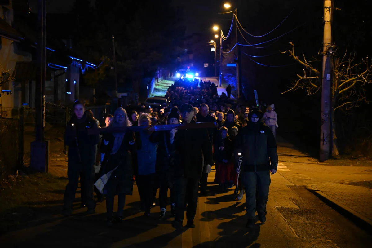 Wierni przeszli w Drogach Krzyżowych ulicami Rudy Śląskiej / fot. Marek Faber