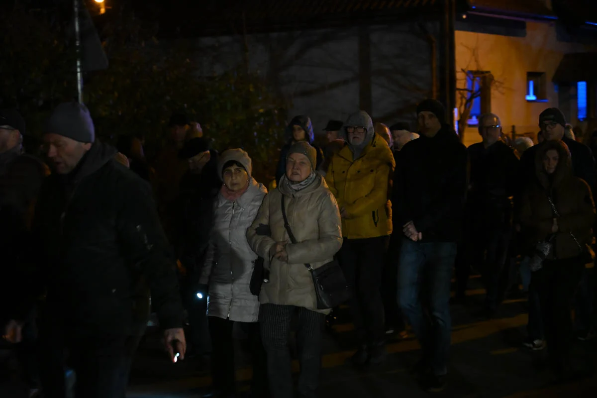 Wierni przeszli w Drogach Krzyżowych ulicami Rudy Śląskiej / fot. Marek Faber