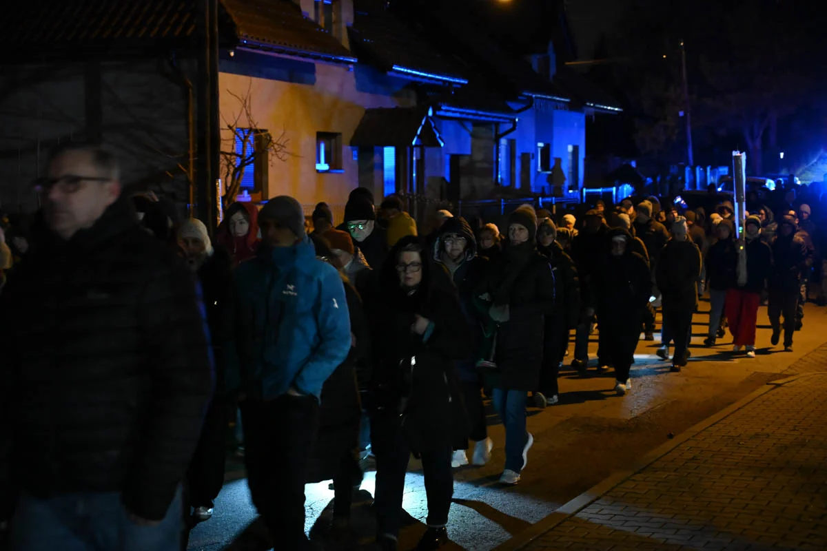 Wierni przeszli w Drogach Krzyżowych ulicami Rudy Śląskiej / fot. Marek Faber