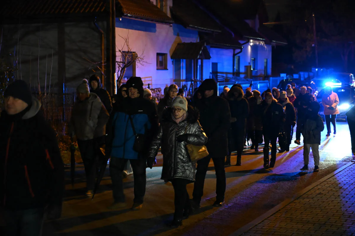Wierni przeszli w Drogach Krzyżowych ulicami Rudy Śląskiej / fot. Marek Faber