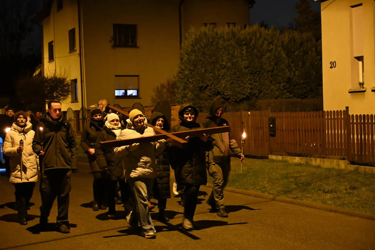 Wierni przeszli w Drogach Krzyżowych ulicami Rudy Śląskiej / fot. Marek Faber