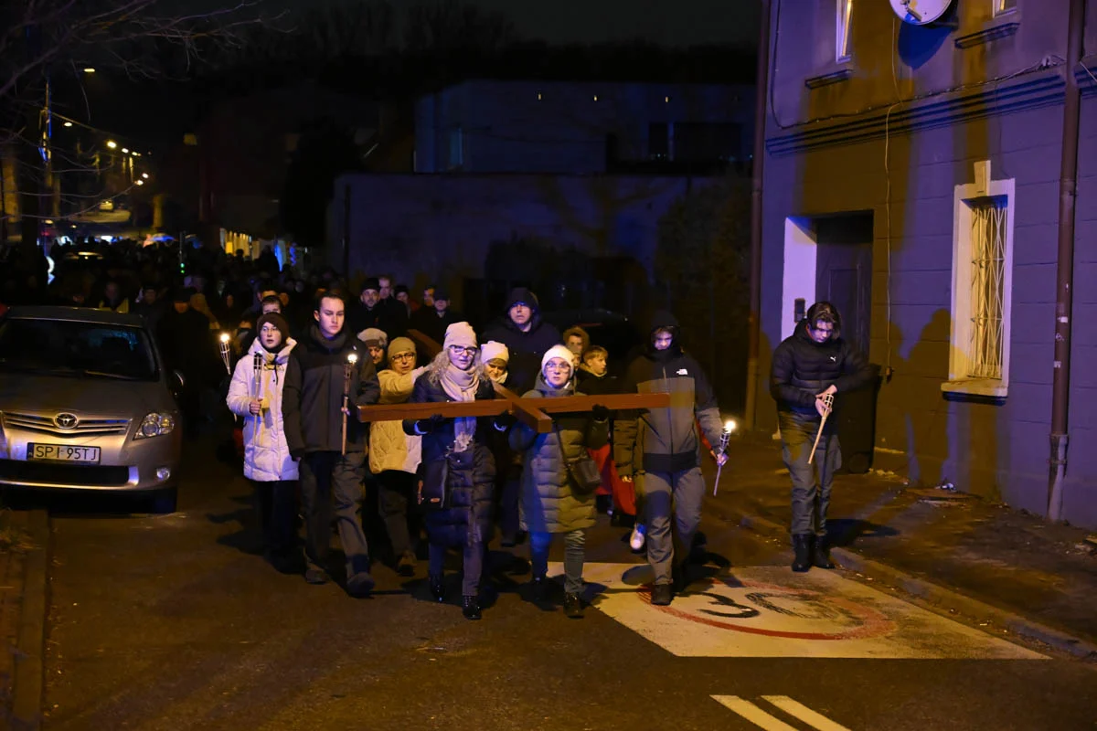 Wierni przeszli w Drogach Krzyżowych ulicami Rudy Śląskiej / fot. Marek Faber
