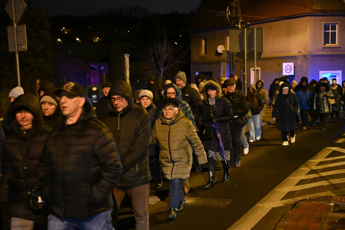 Wierni przeszli w Drogach Krzyżowych ulicami Rudy Śląskiej / fot. Marek Faber