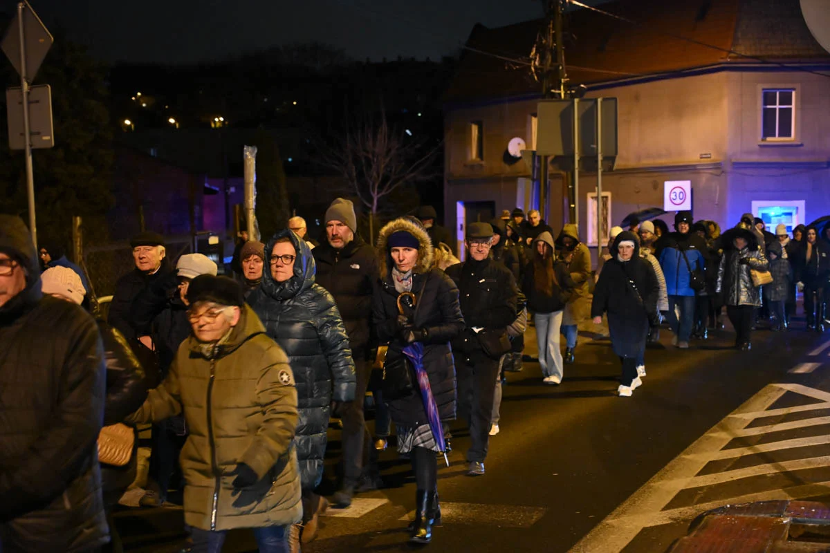Wierni przeszli w Drogach Krzyżowych ulicami Rudy Śląskiej / fot. Marek Faber