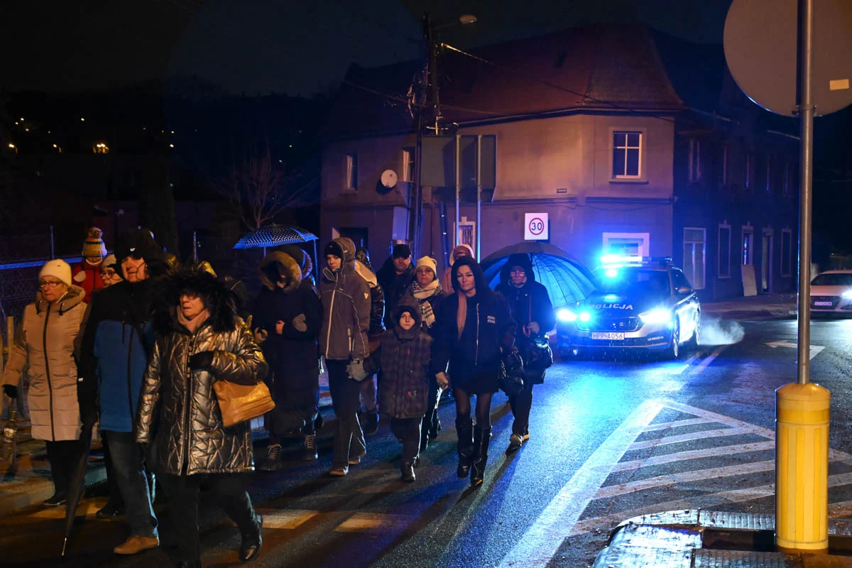 Wierni przeszli w Drogach Krzyżowych ulicami Rudy Śląskiej / fot. Marek Faber