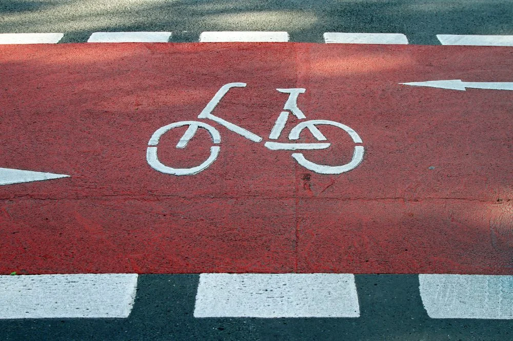 Rusza budowa trasy rowerowej wzdłuż ul. Rybnickiej w Żorach. Będą utrudnienia w ruchu