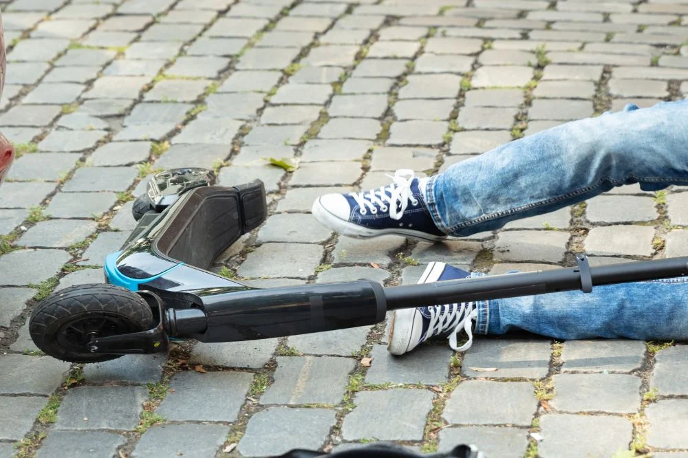 Zderzenie z hulajnogą elektryczną na przejeździe dla rowerzystów w Żorach