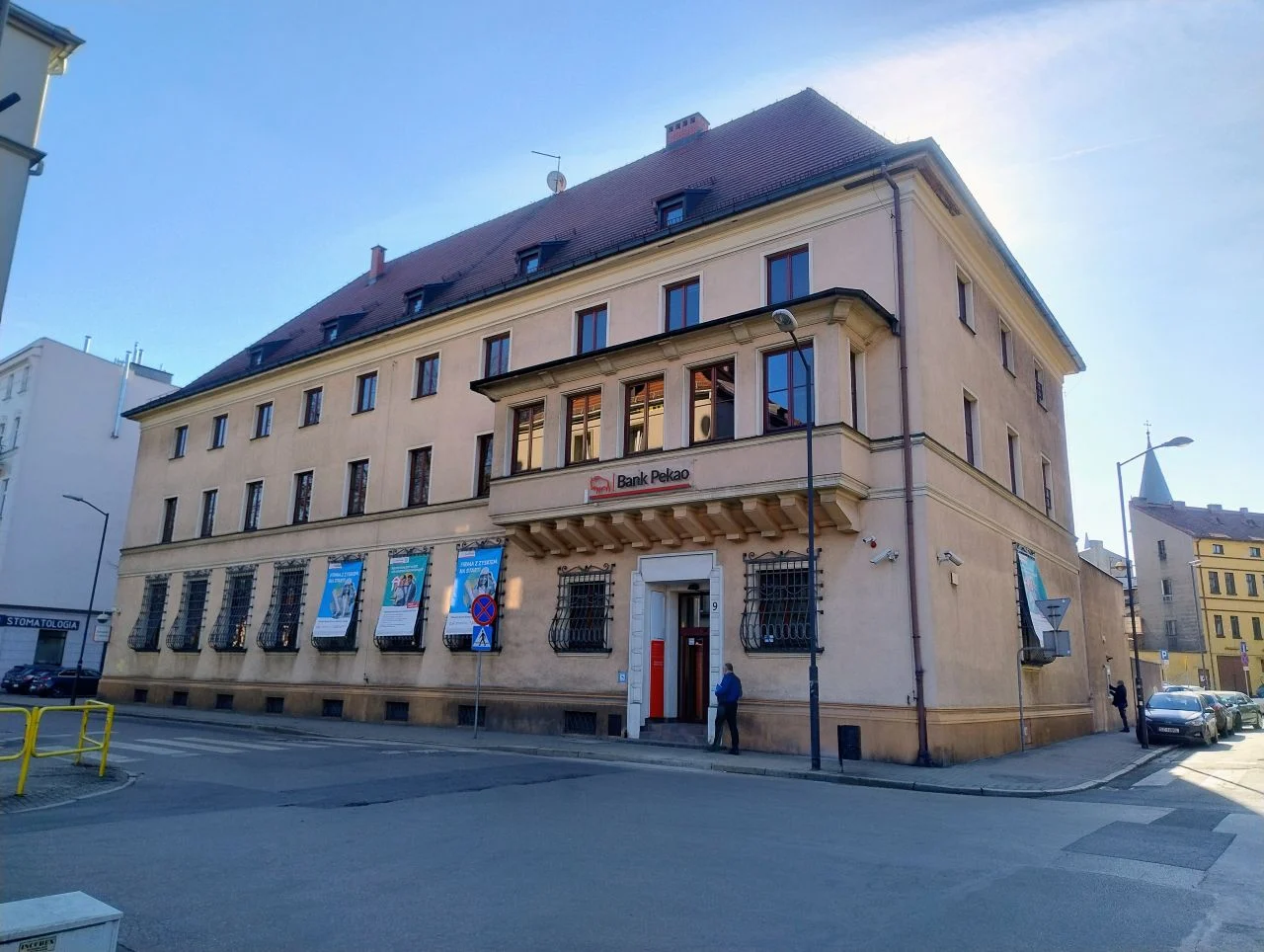 Gmach banku Pekao na sprzedaż. Kto kupi budynek przy pl. Warszawskim?