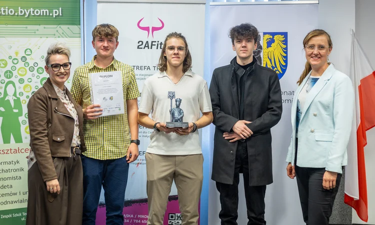 Wielki sukces uczniów Technikum nr 6. Zwycięstwo w konkursie geodezyjnym