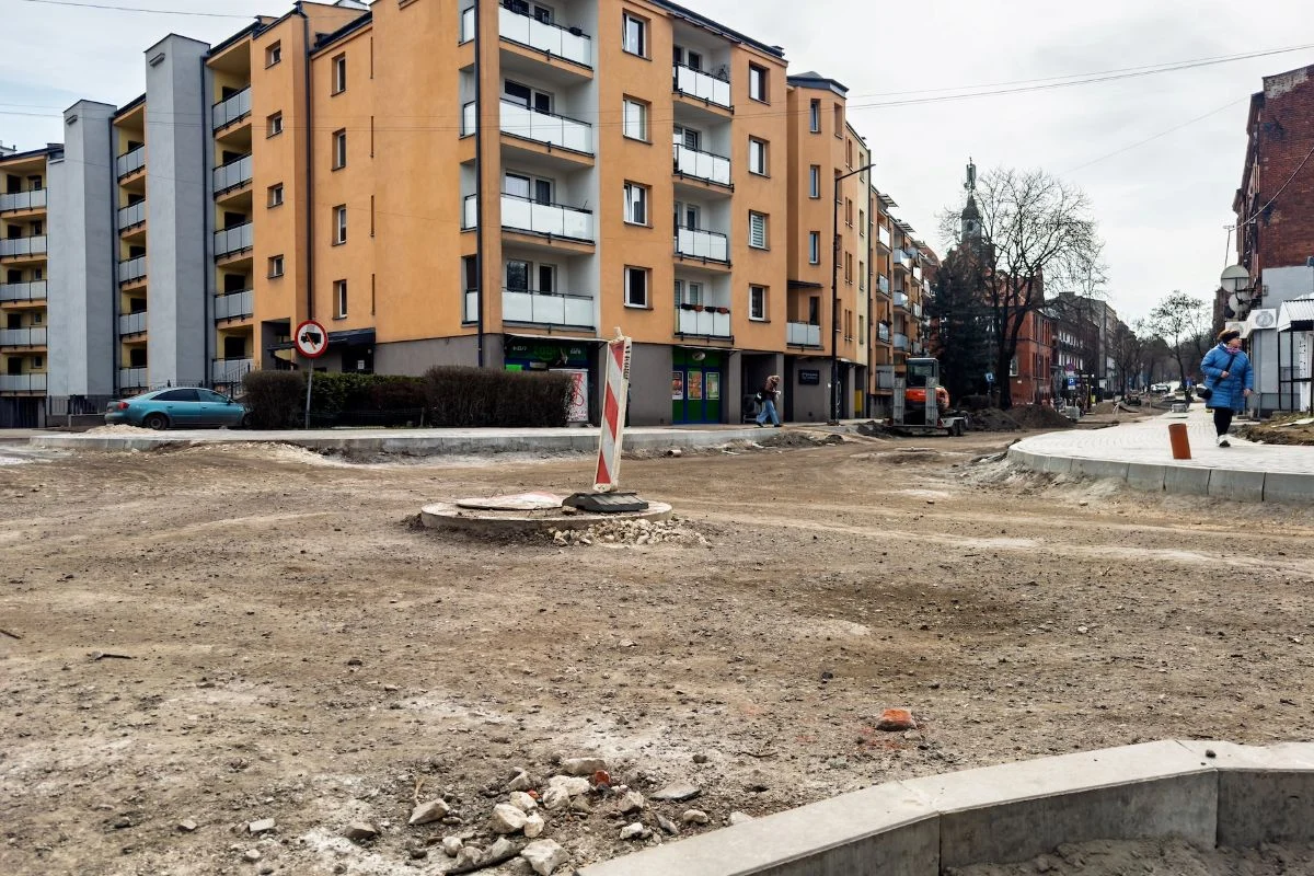 Na czterech odcinkach ulicy Cyryla i Metodego trwają intensywne prace drogowe