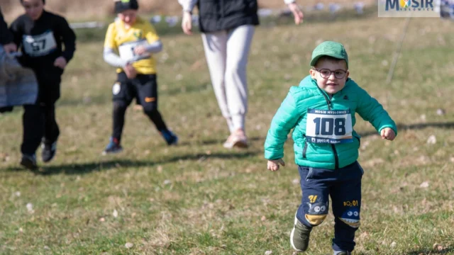 222 młodych zawodników na starcie. Czwarty bieg przełajowy za nami