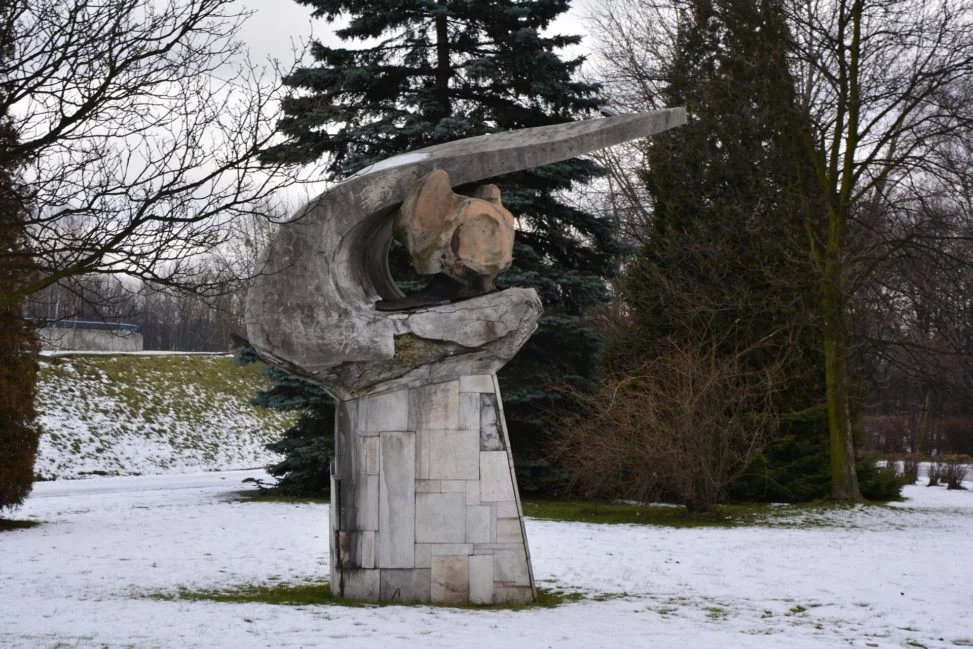 Świętochłowice chcą przenieść pomnik ze Skałki. Gmina szuka autorów rzeźby