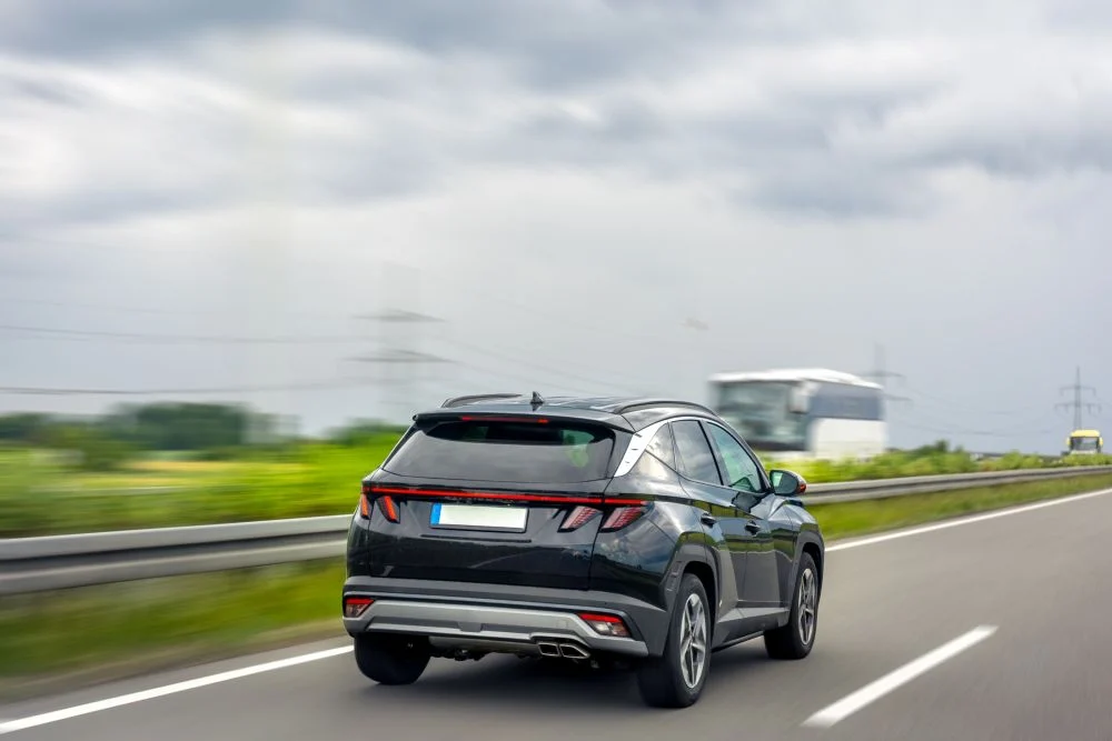 Klocki hamulcowe do SUV-a - jakie kupić, żeby nie znikały w oczach?