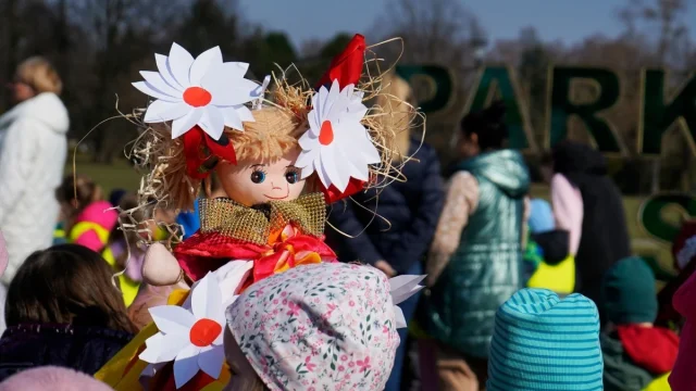 Ponad 500 dzieci powitało wiosnę podczas Marzannowego Pokazu Modyw TAURON Parku Śląskim