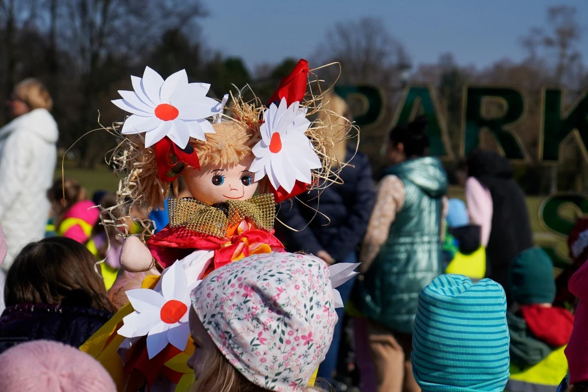 Ponad 500 dzieci powitało wiosnę podczas Marzannowego Pokazu Modyw TAURON Parku Śląskim
