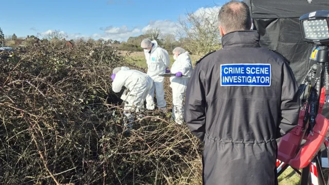 Przełom w sprawie zabójstwa Polaka w Wielkiej Brytanii. W terenie leśnym odnaleziono walizkę ze zwłokami