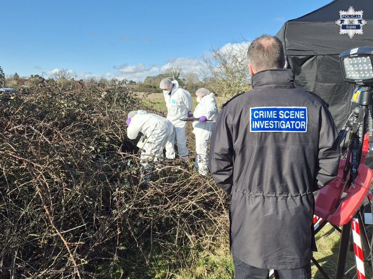 Przełom w sprawie zabójstwa Polaka w Wielkiej Brytanii. W terenie leśnym odnaleziono walizkę ze zwłokami