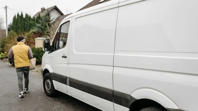 Kiedy i jak wysyłać kwiaty do ukochanej, aby wysłać idealną wiadomość? Odkryj tajemnice poczty z kwiatami!