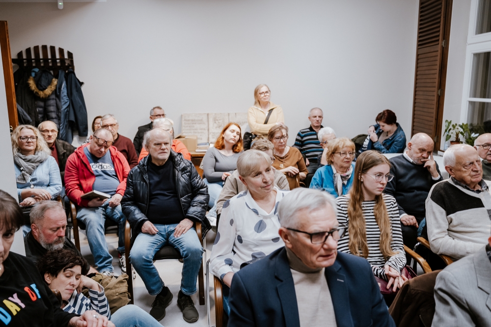 Jerzy Ciurlok przedstawia historię Górnego Śląska w swojej najnowszej książce / fot. UM Mikołów