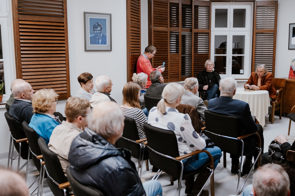 Jerzy Ciurlok przedstawia historię Górnego Śląska w swojej najnowszej książce / fot. UM Mikołów