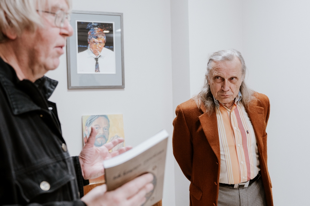 Jerzy Ciurlok przedstawia historię Górnego Śląska w swojej najnowszej książce / fot. UM Mikołów