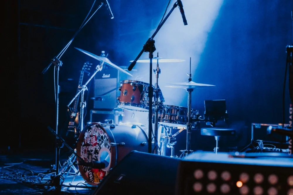 „Blues u kóz” zainaugurowany. Na scenie Maciej Lipina i Nocna Zmiana Bluesa / fot. Birdabo Studio