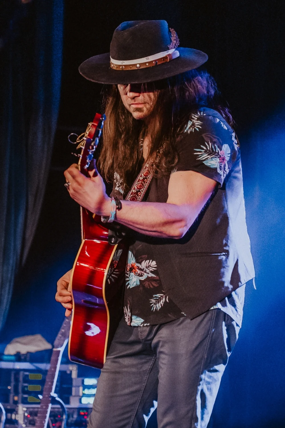 „Blues u kóz” zainaugurowany. Na scenie Maciej Lipina i Nocna Zmiana Bluesa / fot. Birdabo Studio