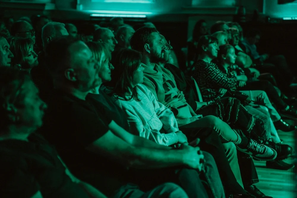 „Blues u kóz” zainaugurowany. Na scenie Maciej Lipina i Nocna Zmiana Bluesa / fot. Birdabo Studio