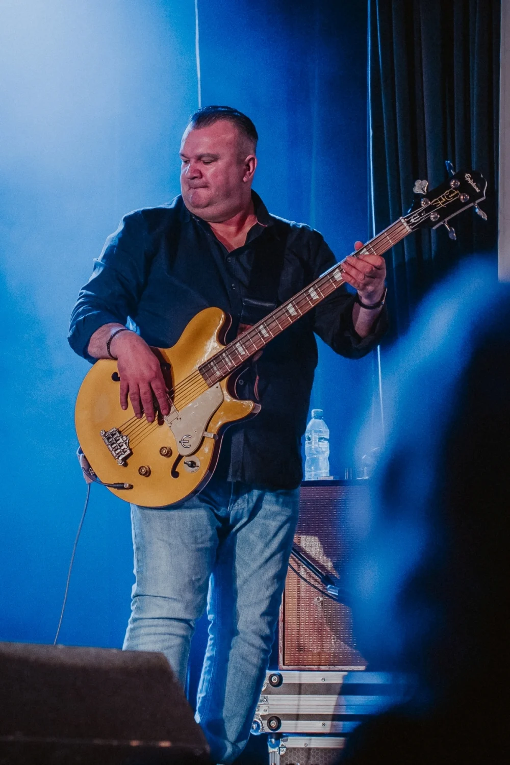 „Blues u kóz” zainaugurowany. Na scenie Maciej Lipina i Nocna Zmiana Bluesa / fot. Birdabo Studio