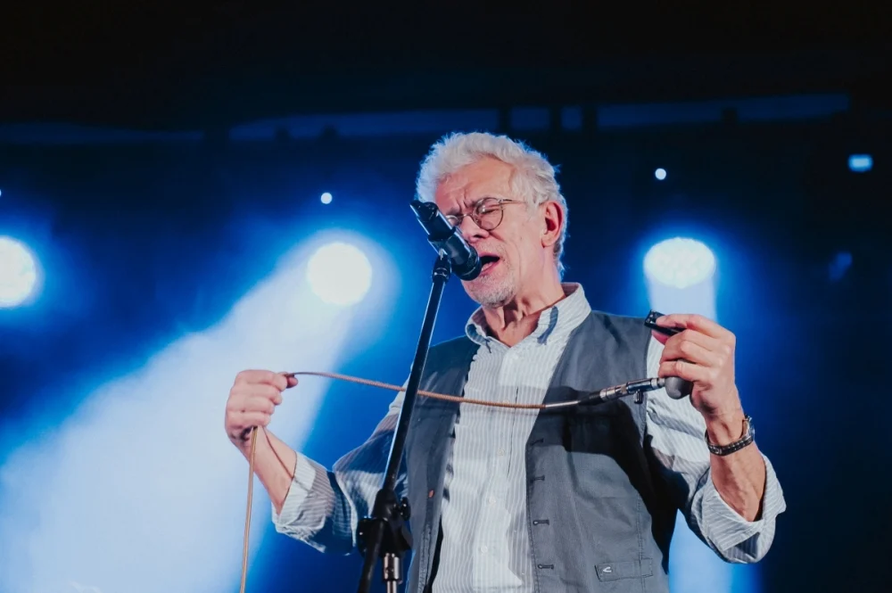 „Blues u kóz” zainaugurowany. Na scenie Maciej Lipina i Nocna Zmiana Bluesa / fot. Birdabo Studio