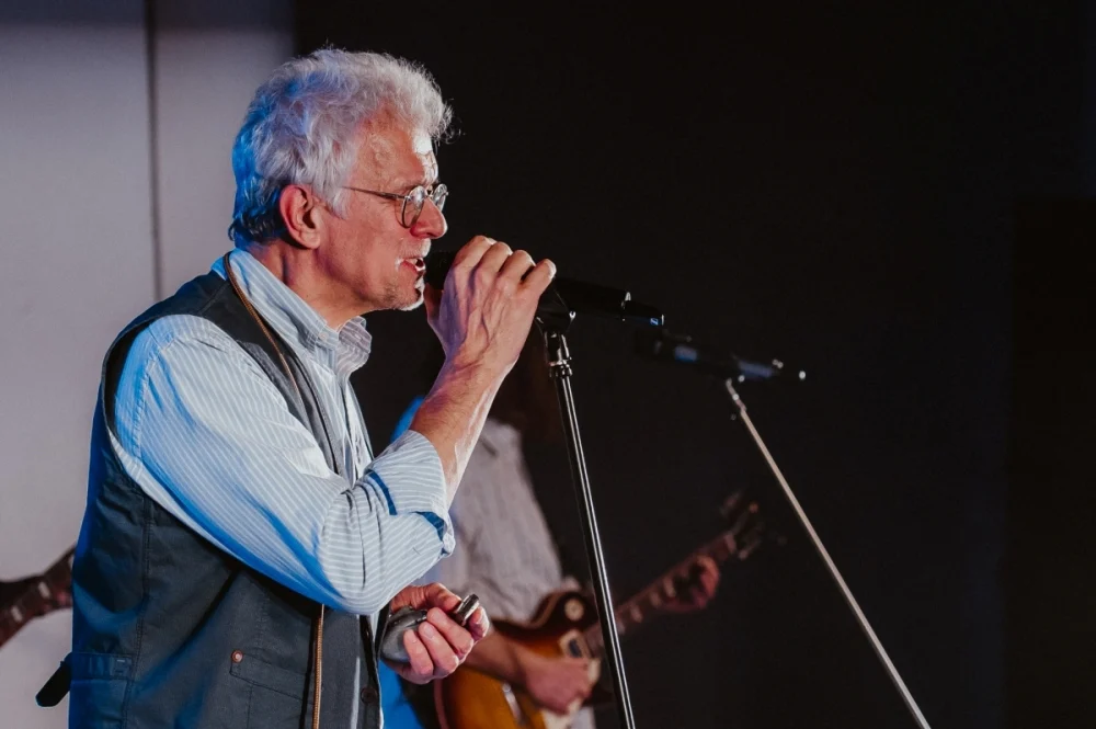 „Blues u kóz” zainaugurowany. Na scenie Maciej Lipina i Nocna Zmiana Bluesa / fot. Birdabo Studio